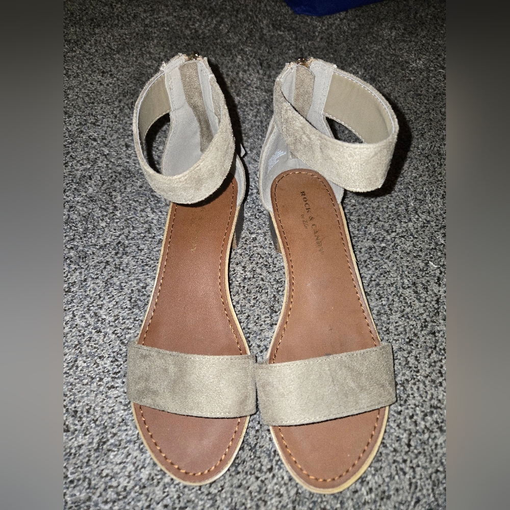 Rock & Candy Tan Sandals Minimalist Design